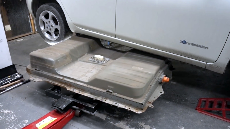Investere fysisk Bevidst Battery Swap Gives Nissan LEAF New Lease On Life | Hackaday