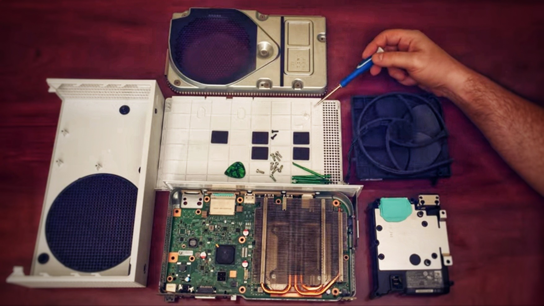 Inside the Xbox Series S 