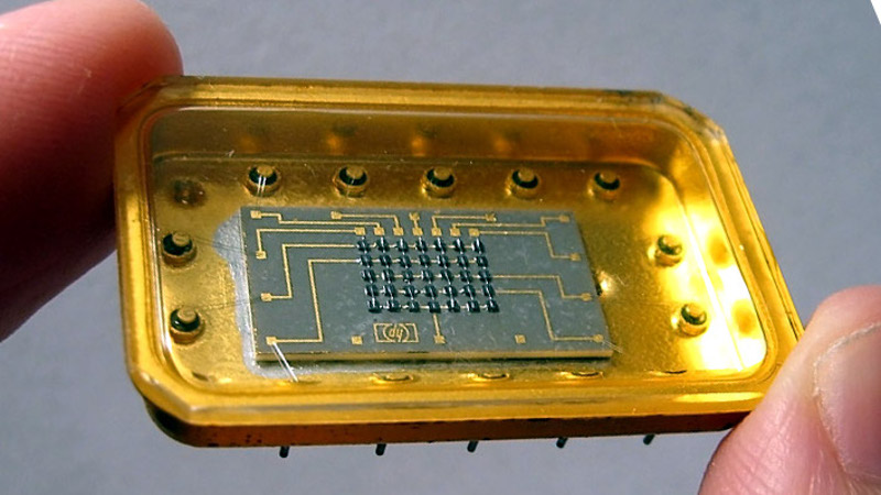 This Vintage LED Matrix Lives in a Gold Bathtub