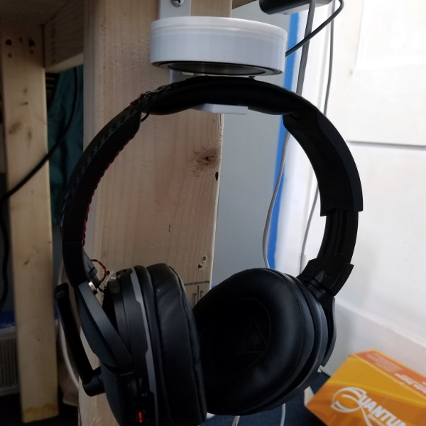 Gaming Headset Gets Simple Wireless Charging Hackaday