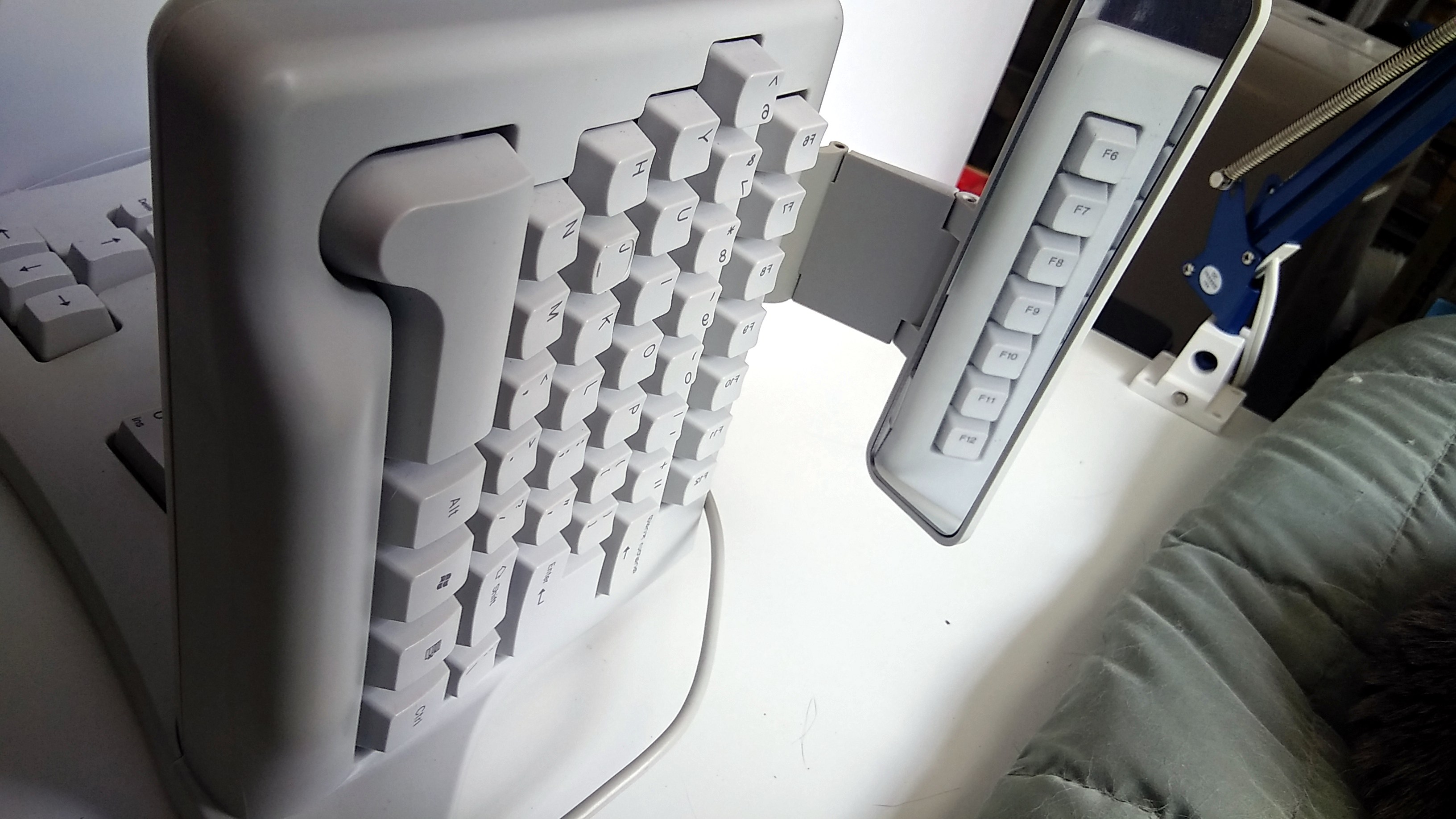 Binary Comment | Hackaday