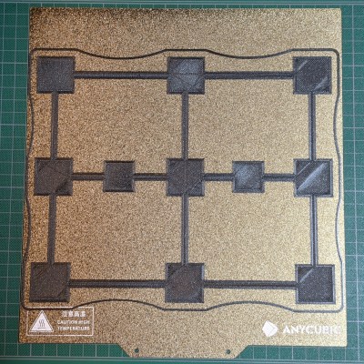 Single layer thick test pattern of 3x3 squares on a build plate. They look fine.