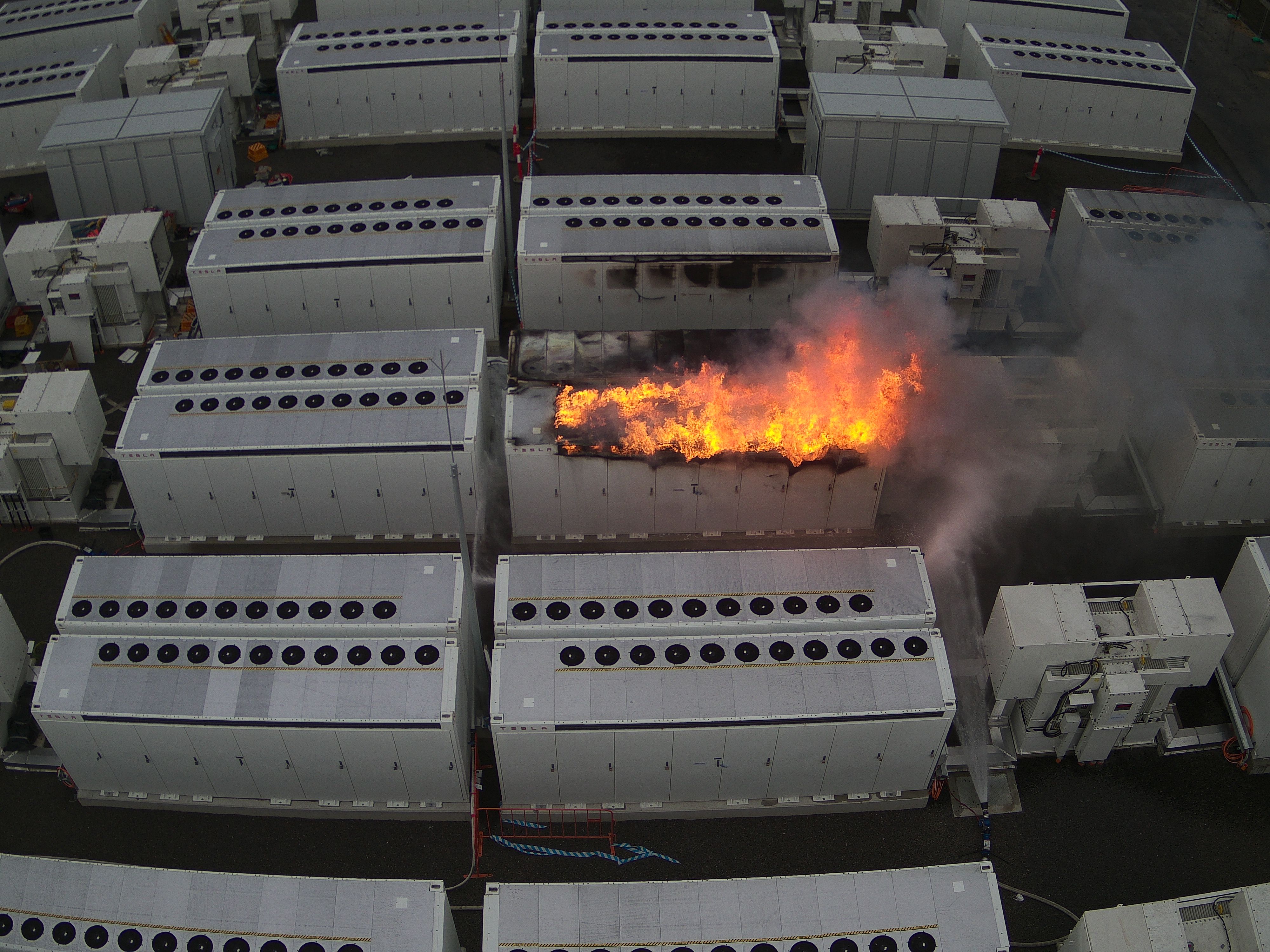 Tesla Exploding Pack Tesla’s Megapack Battery Burned For Days In Grid Storage Fire | Hackaday
