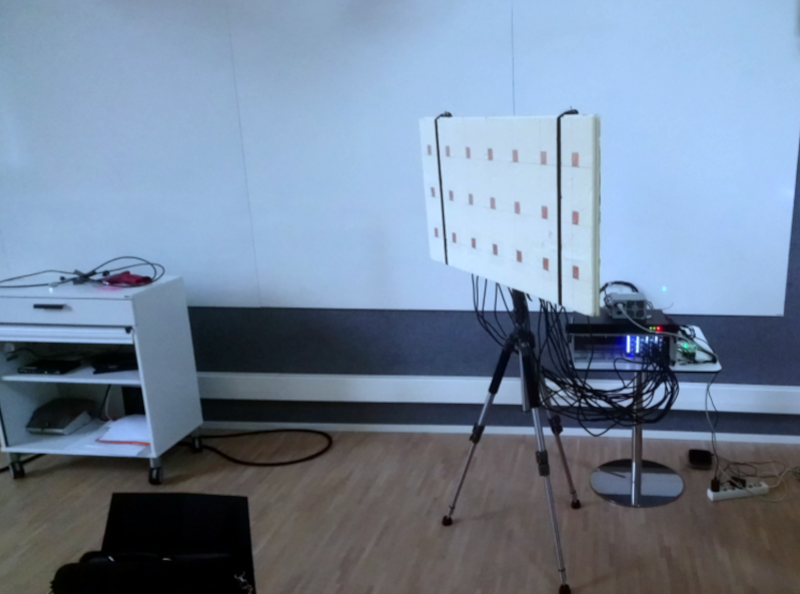 The measurements scenario with the RTL-SDR dongles, antennas and a PC.