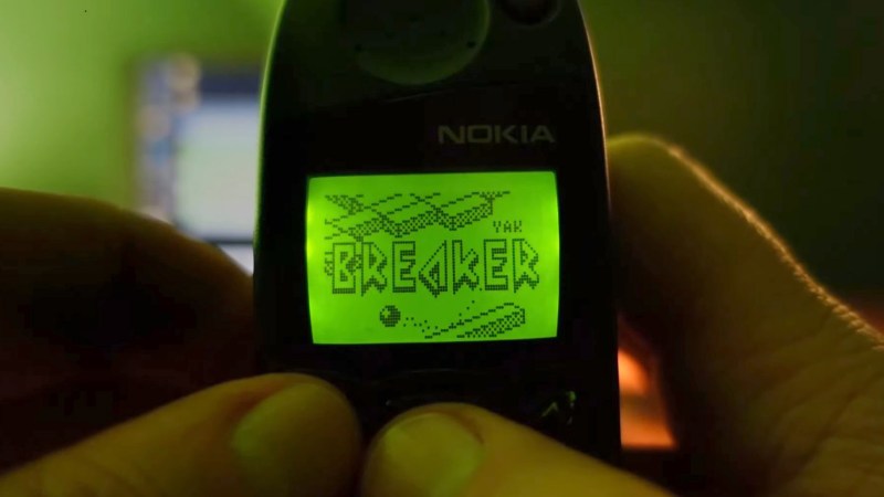 A Nokia 5110 playing a game