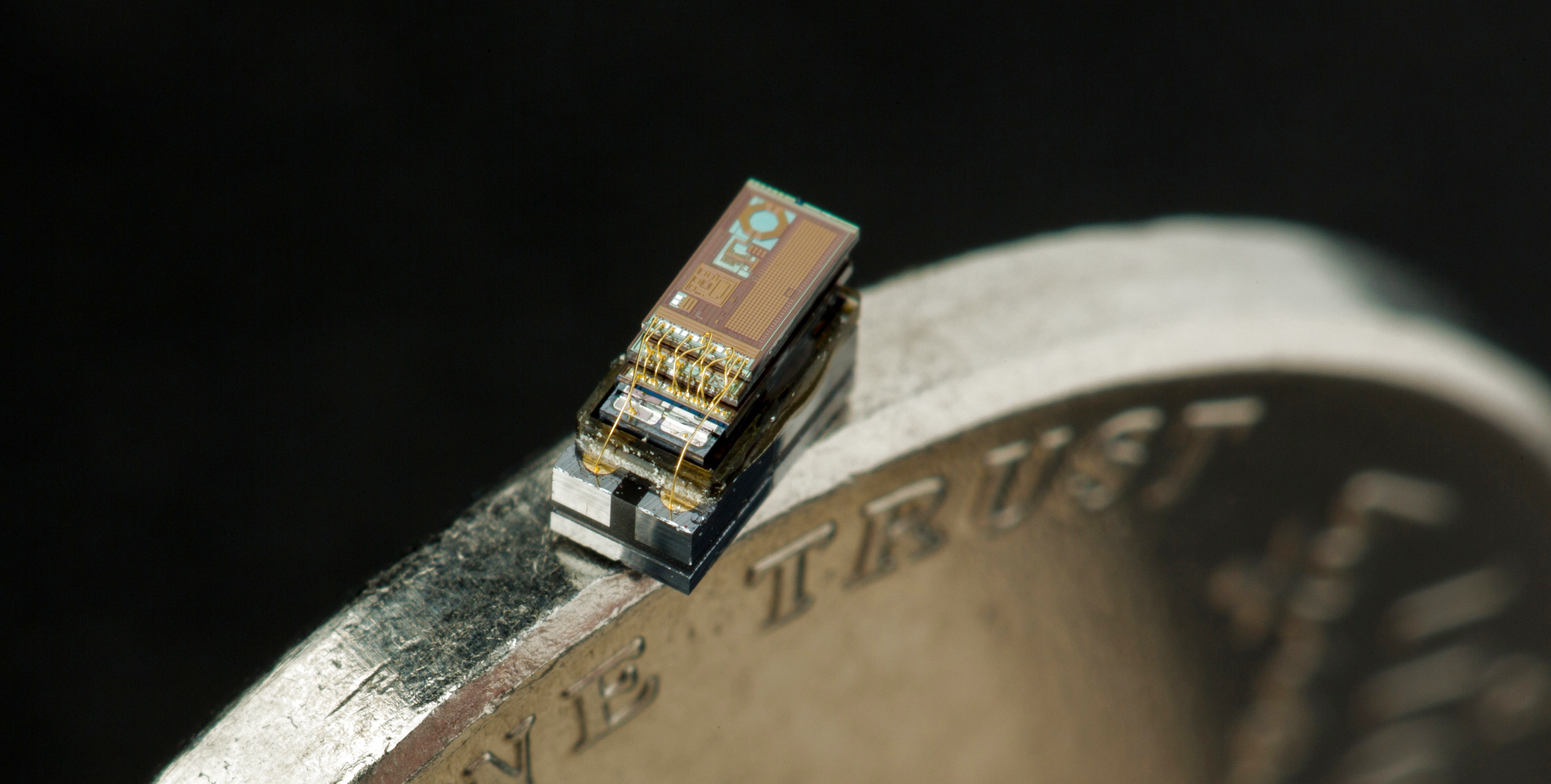 Mote-on-coin-detail_bright | Hackaday