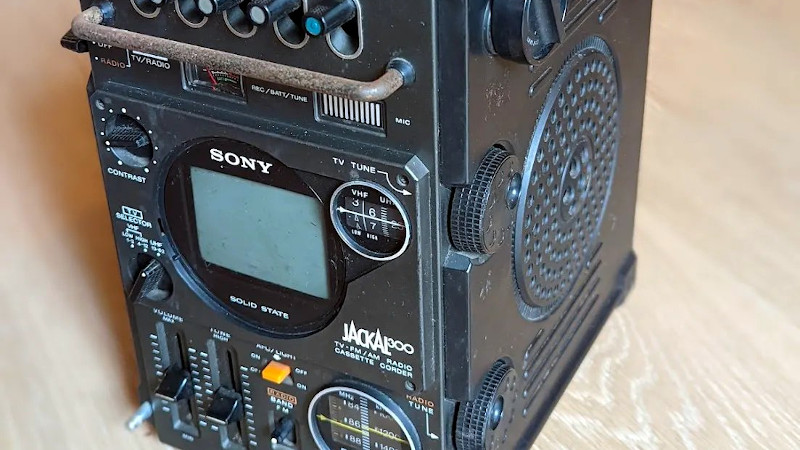 Modern Features In Classic Radio