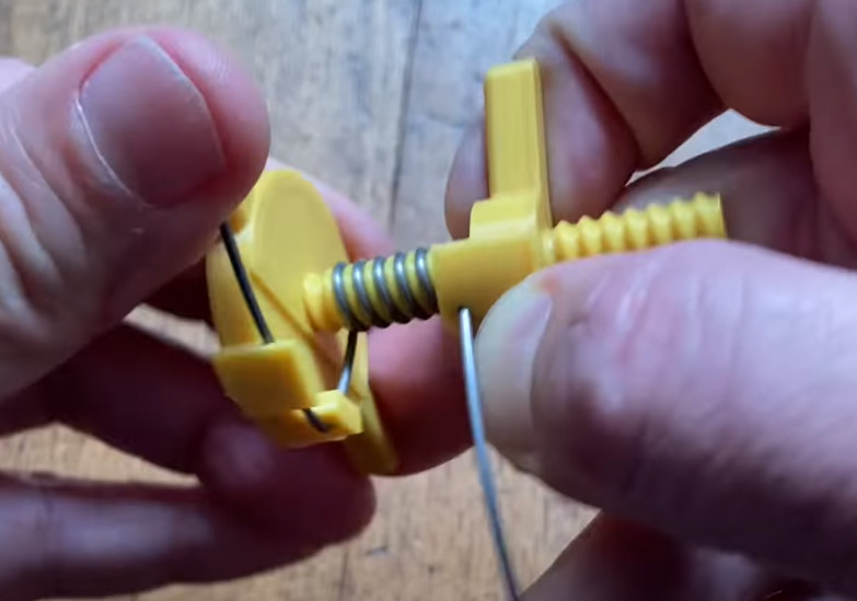 søsyge Oh Teenager 3D Printed Jig Makes Custom Springs A Snap | Hackaday