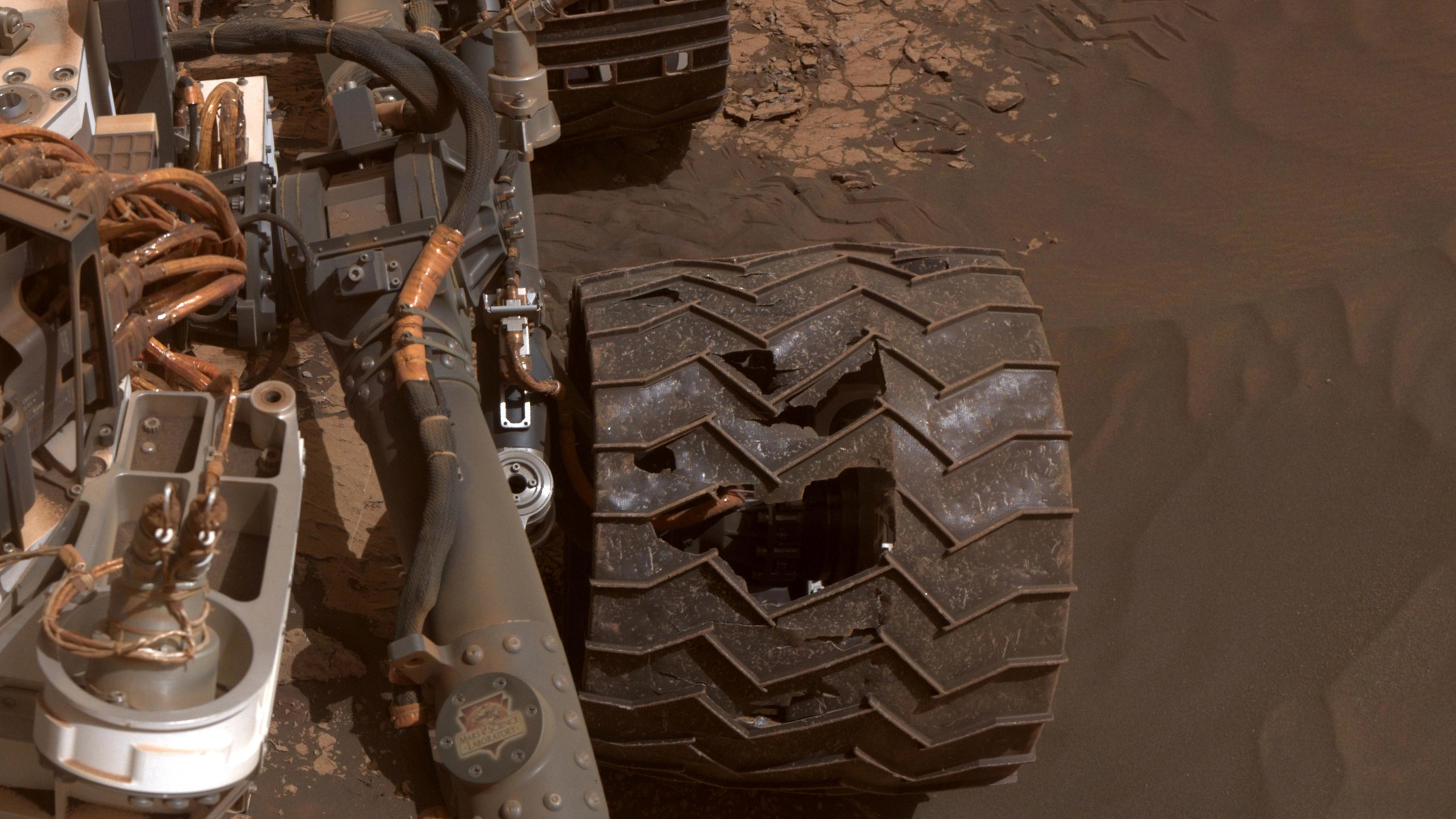 Thuật toán điều khiển bánh xe sao Hỏa lấy đà