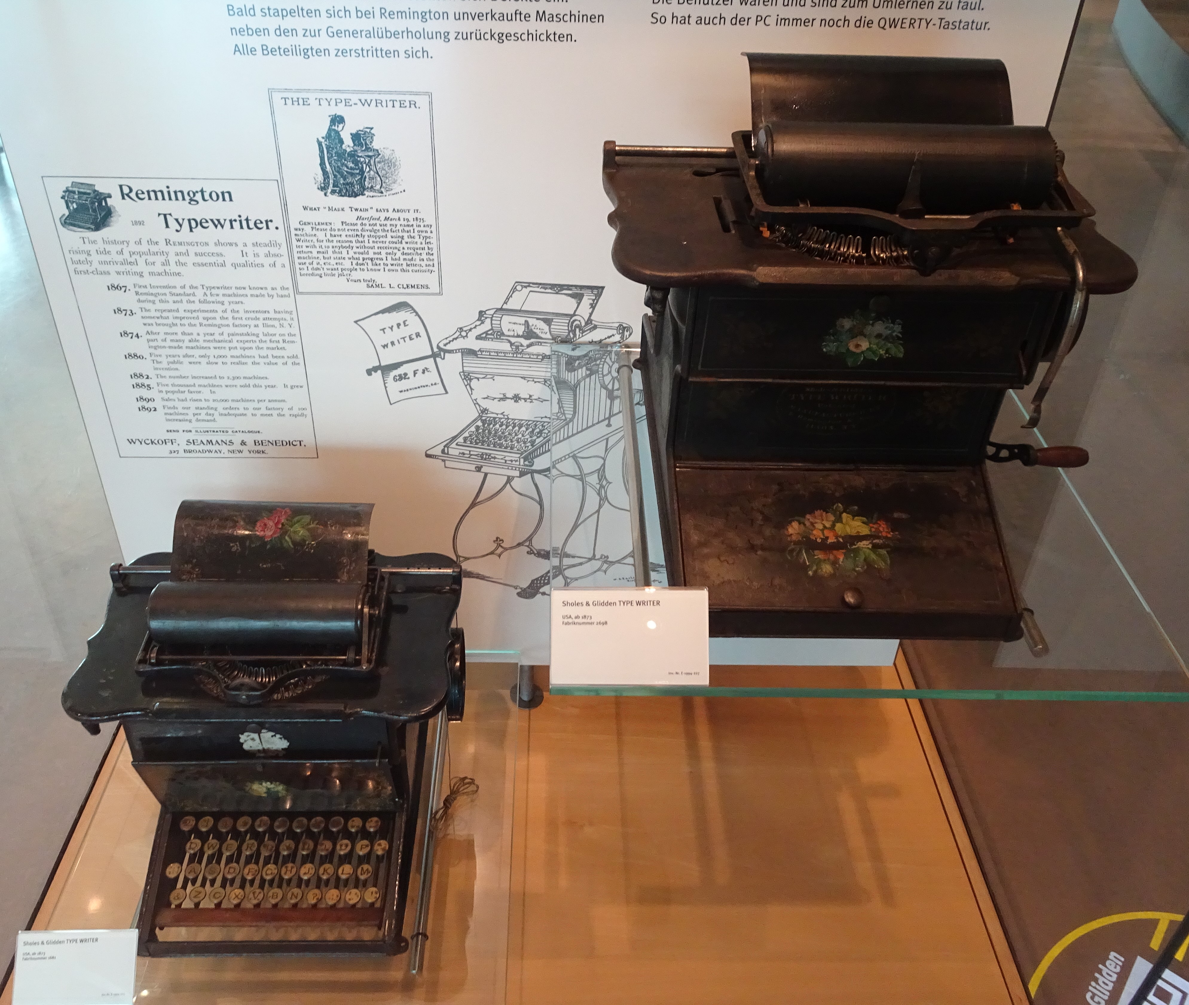 Two ancient typewrites in a museum
