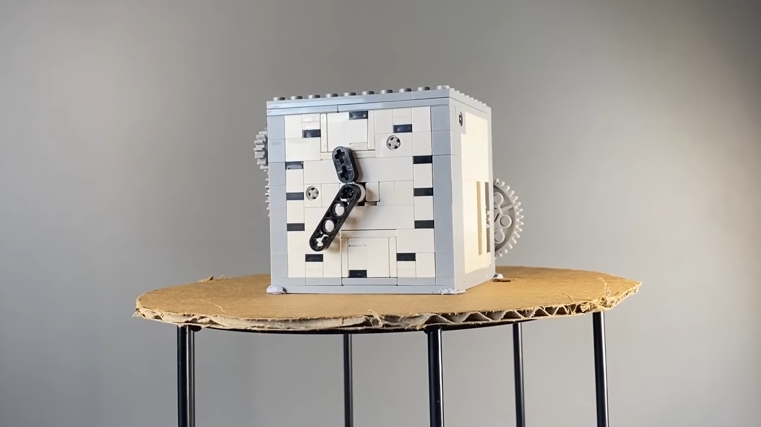 Building Pendulum Clock Of Lego |