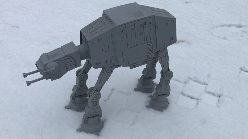 2022 Sci-Fi Contest: Motorized AT-AT Walker Gets Around With Servos