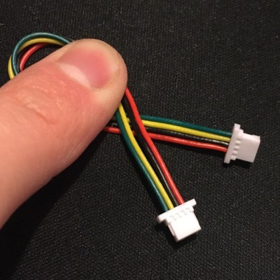 Picture of a miswired JST-SH 4-pin cable. On one end, red wire is wired to pin 1, but on the other end, it's wired to pin 4 - and so on.