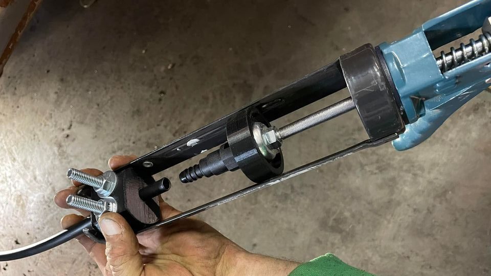 Caulking Gun Becomes Useful Press Tool for Fuel Line Fittings