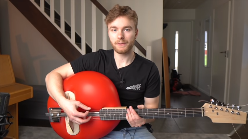 I-put-Helium-in-my-Guitar-and-now-its-a-Ukulele_-7-36-screenshot-1.png