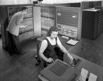 An IBM 704 mainframe in use at NACA in 1957. (Credit: NASA)