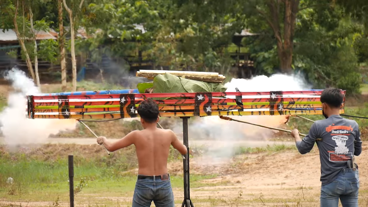 Los peligrosamente deliciosos cohetes caseros de Tailandia