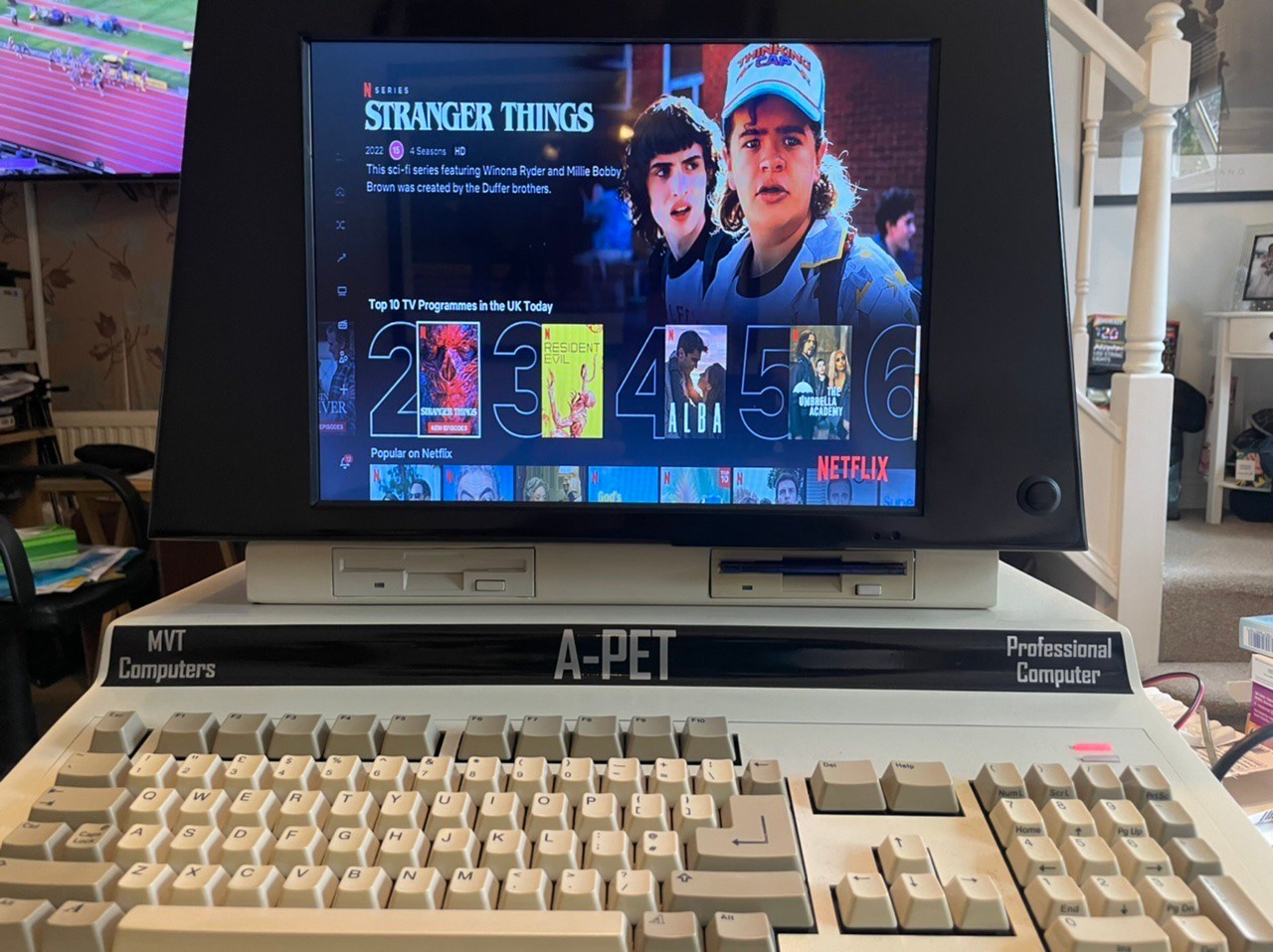 Hackaday Prize 2022: A Functional Commodore PET Tribute | Hackaday