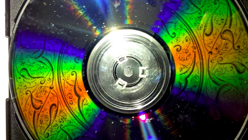 Burn Pictures On A CD-R, No Special Drive Needed | Hackaday
