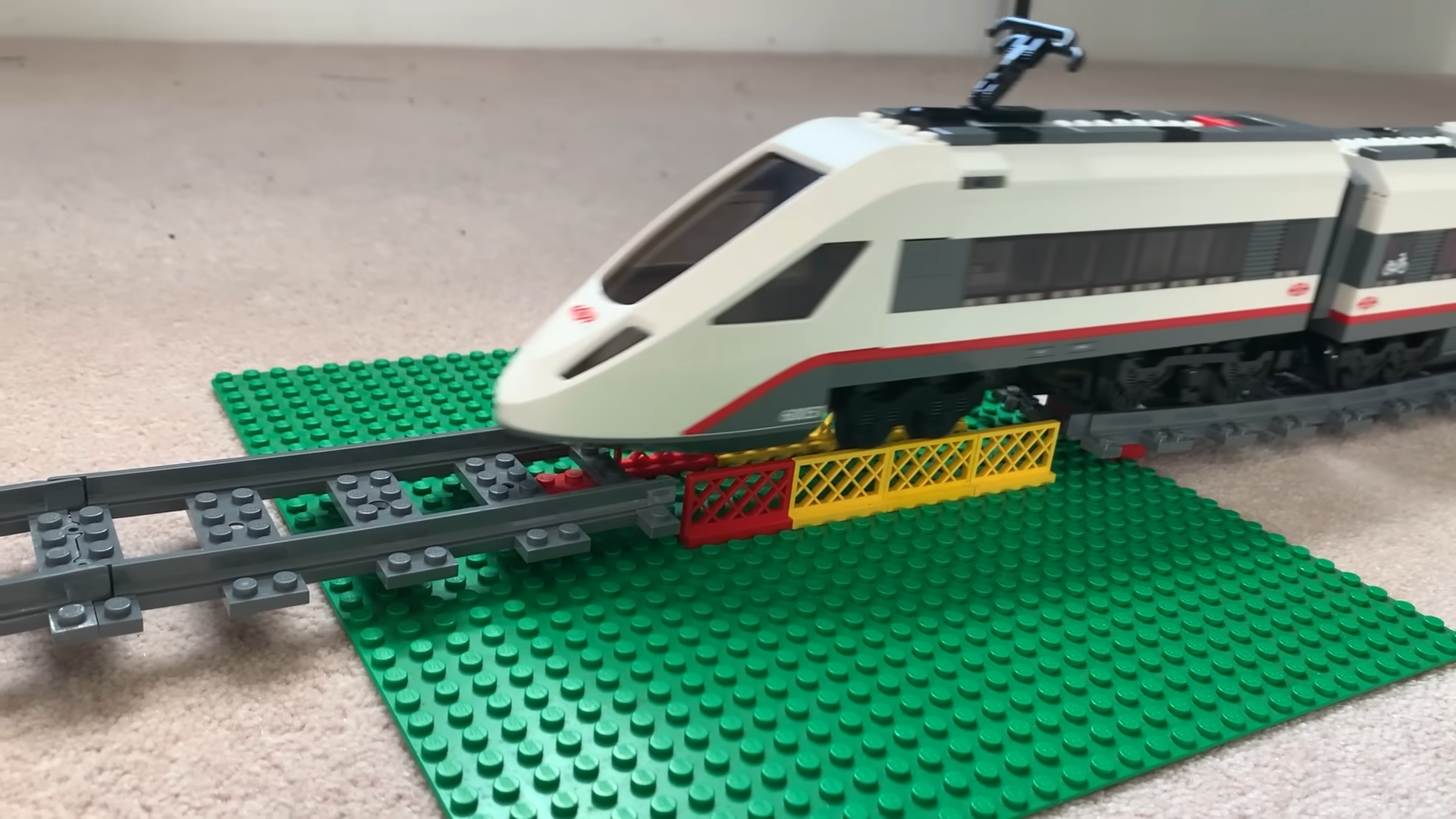 Прості прийоми, щоб зробити залізничні колії LEGO з інших частин