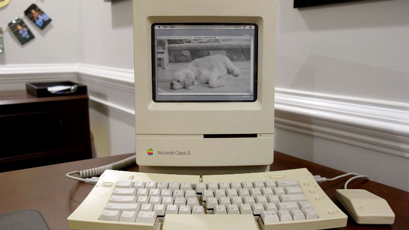 Macintosh Classic II مع شاشة E-Ink
