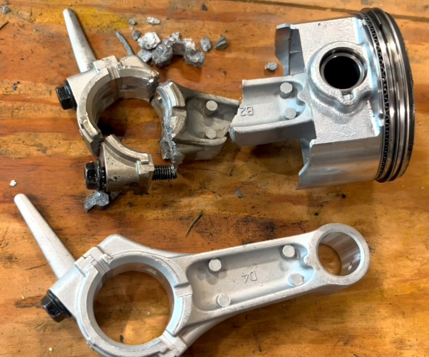 Small Engine Failure Leads To Impromptu Teardown | Hackaday