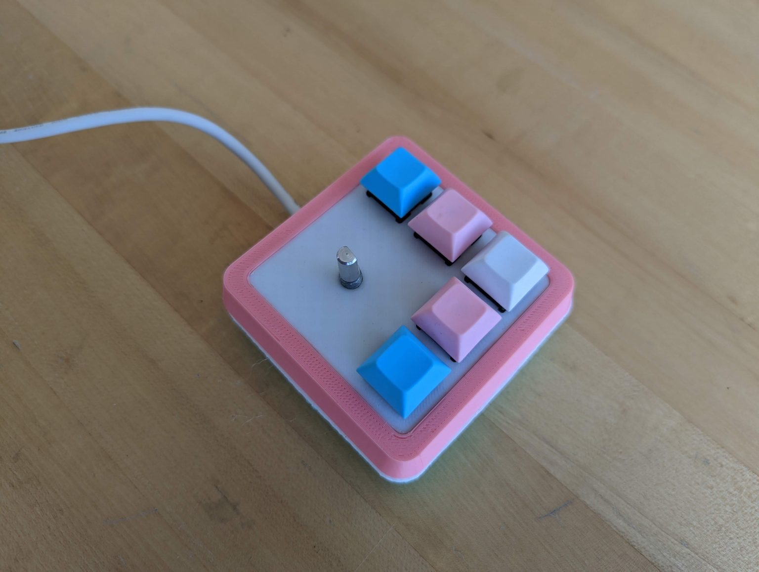 The cute Pico Macropad eases the transition to the desktop