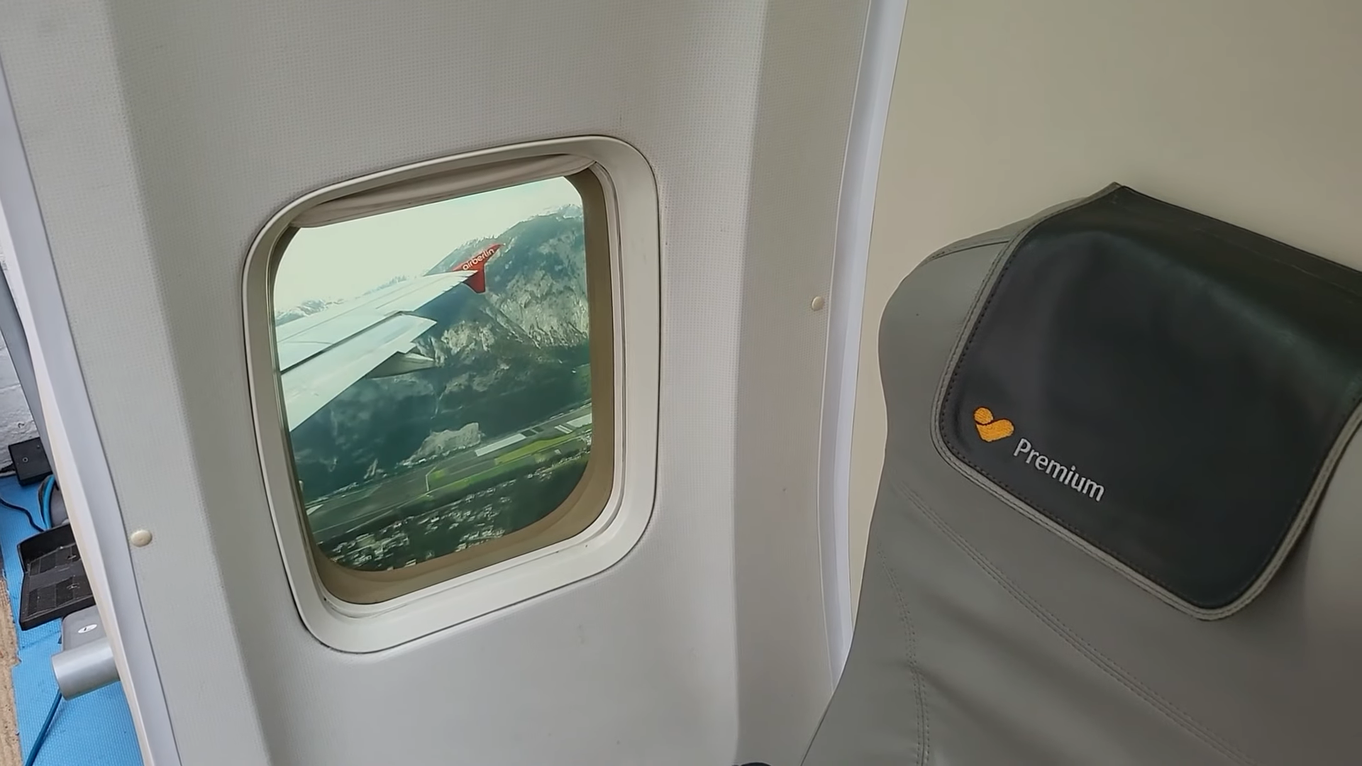 Flight Simulator focuses on the other side of the cockpit door