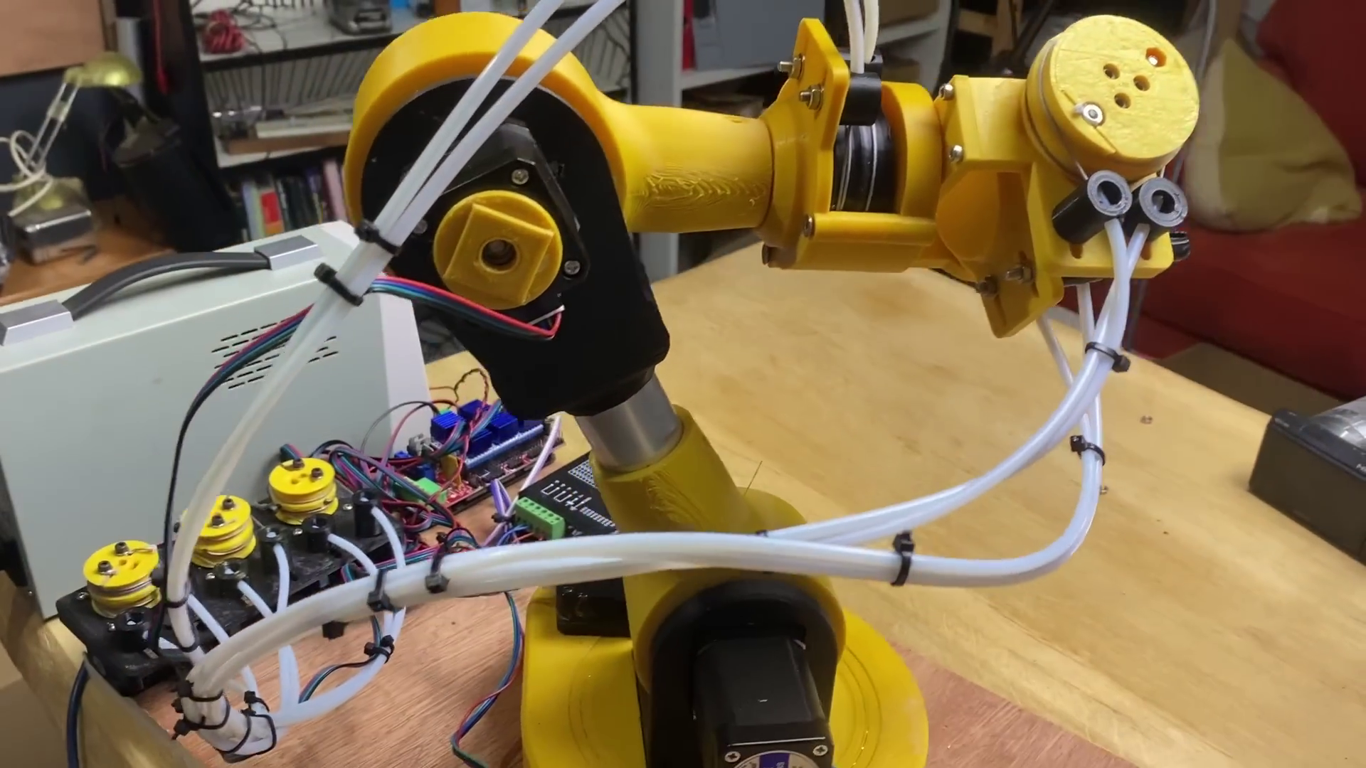 Robot Arm Wrist Without The Motor Weight | Hackaday