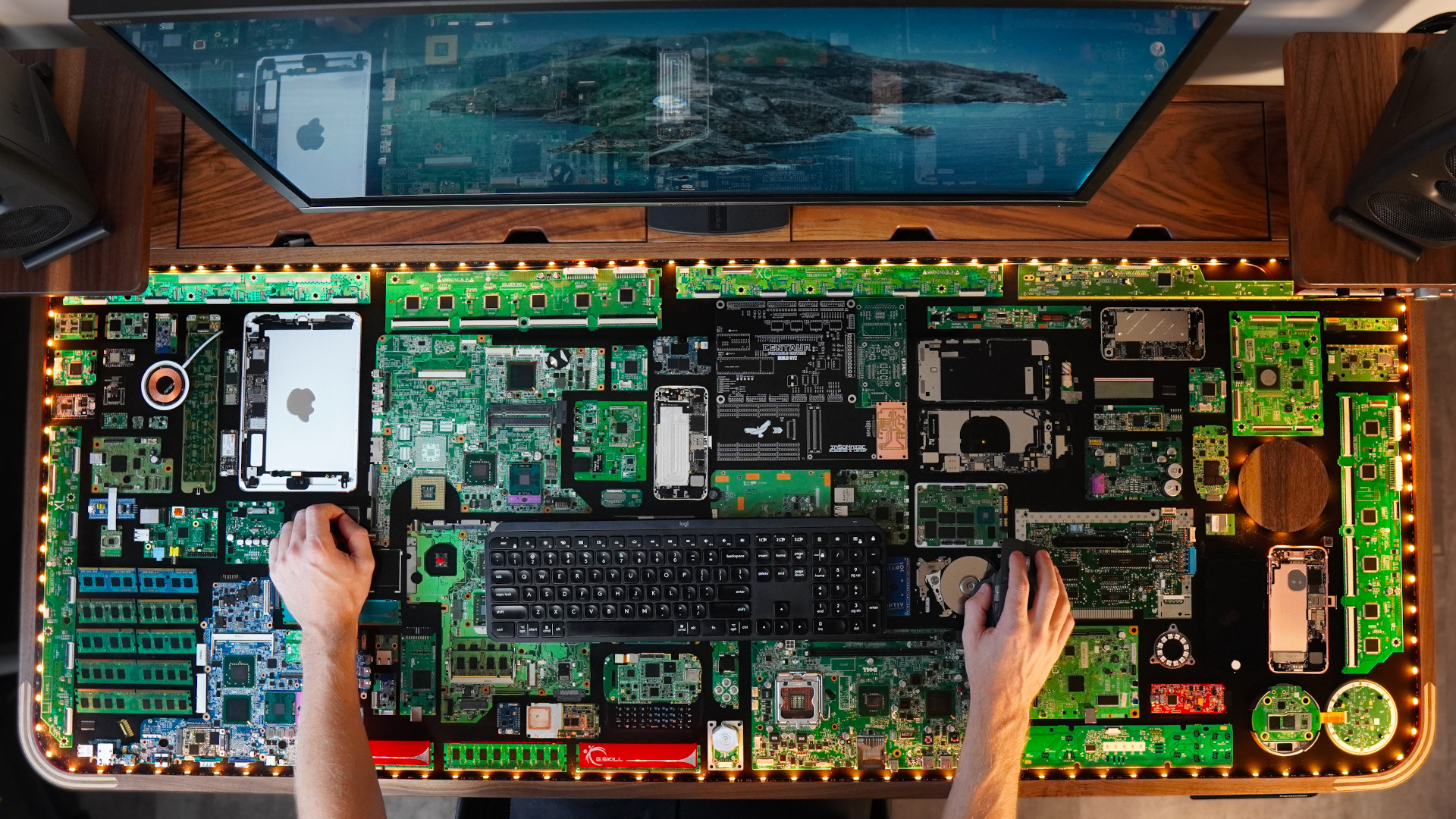 pcb-filled-dream-desk-will-only-get-cooler-with-age