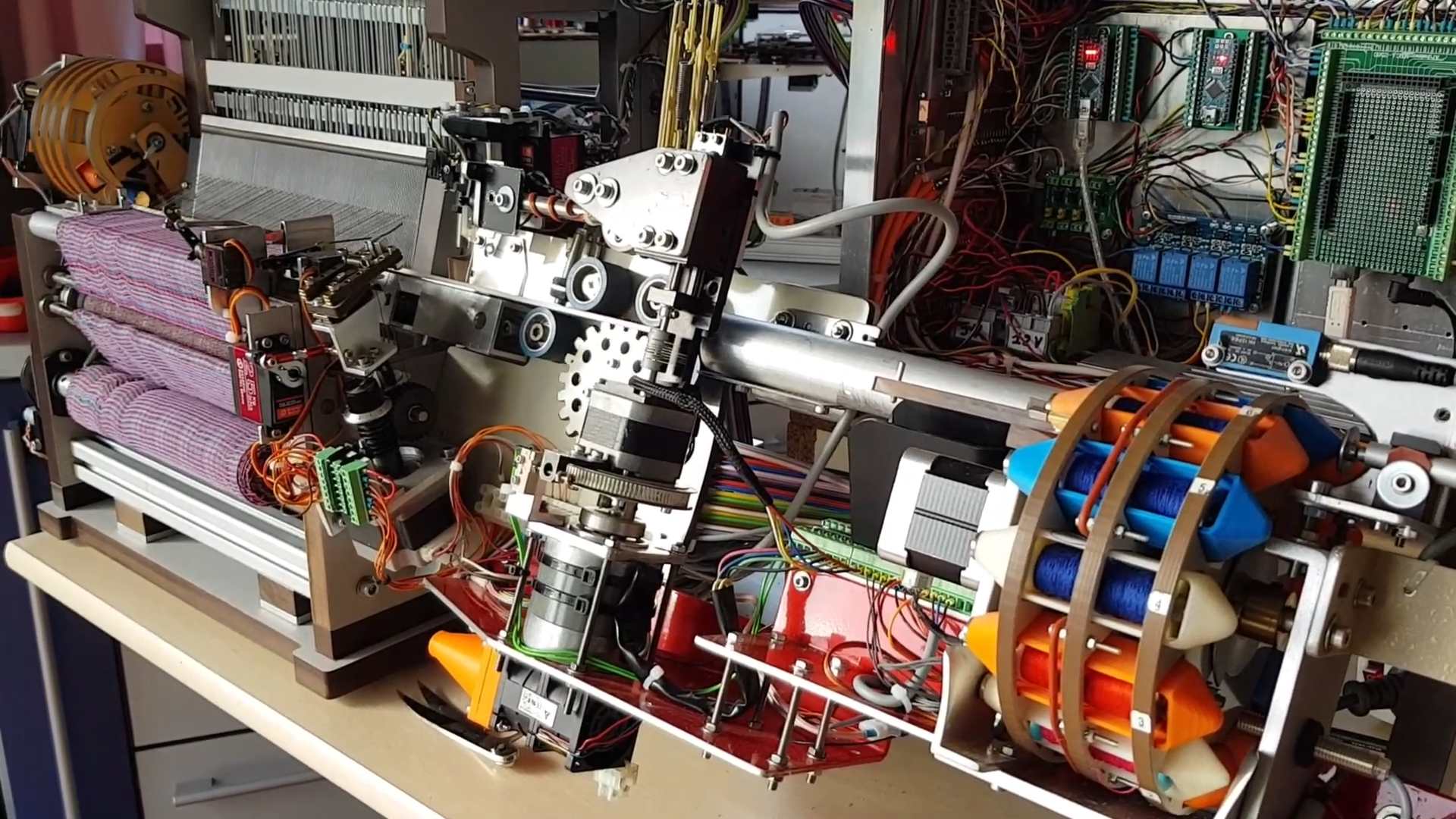 Desktop-Sized Fully Automatic Loom Is An Electromechanical Marvel