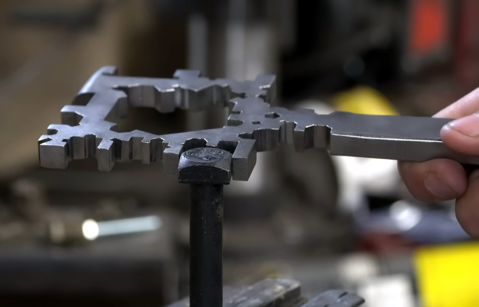 OneSizeFitsAll Wrench Points To A Nut Job Hackaday