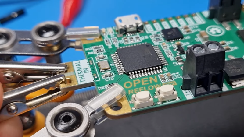 How to solder electronics components - video for beginners 