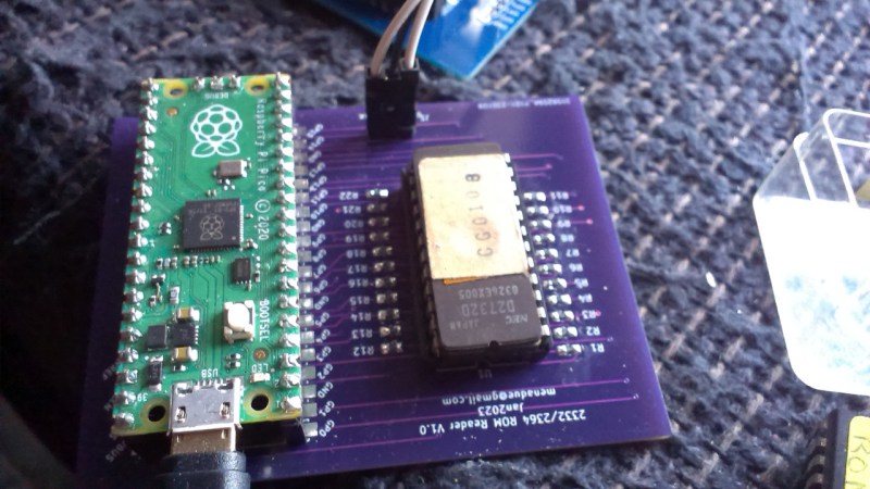 Picture of the dumper board, with a ROM chip and a Pi Pico inserted