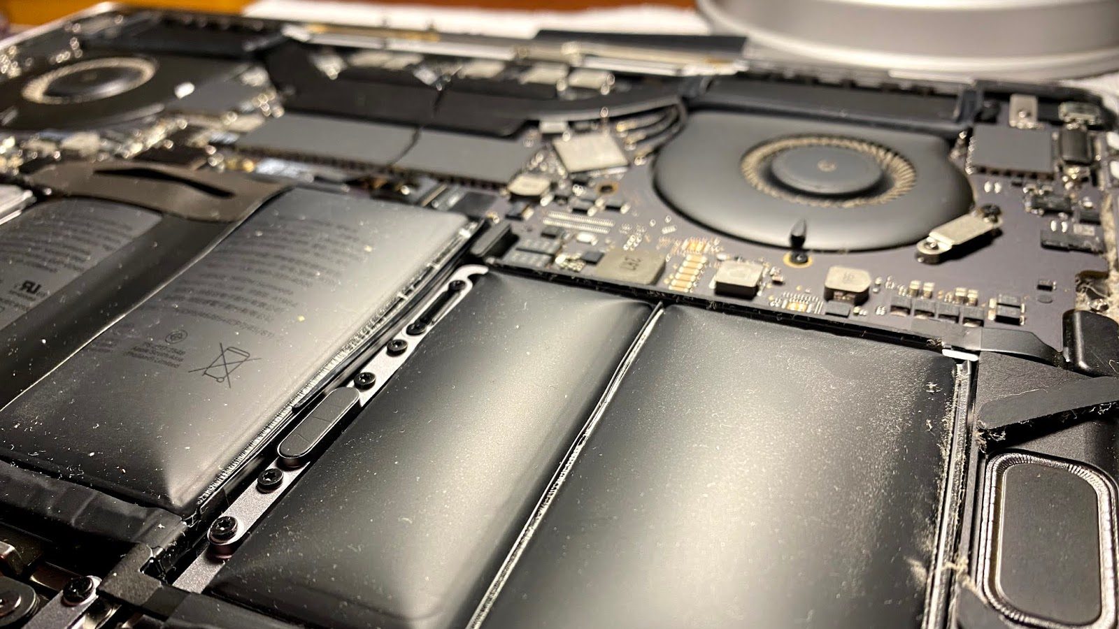Hack Lets Intel MacBook Run Without A Battery