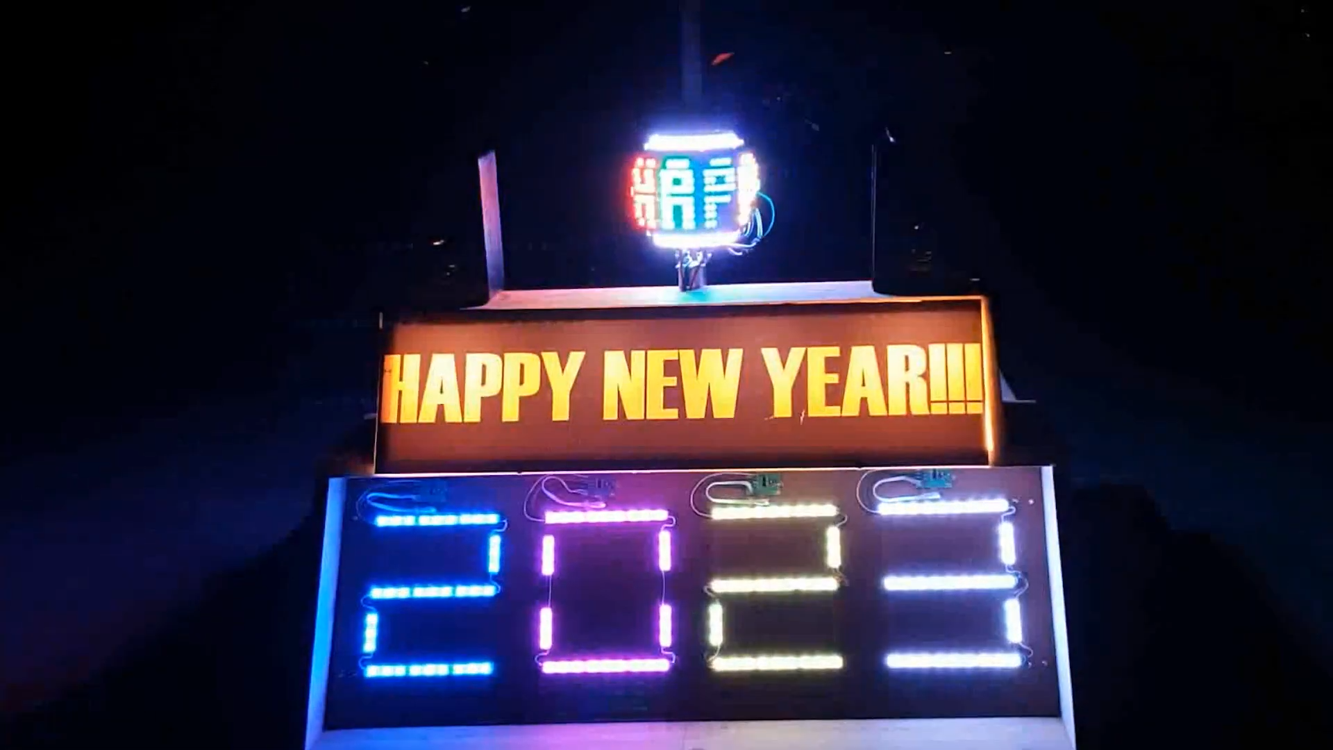 Homebrew Ball Drop Machine Rings In The New Year Hackaday