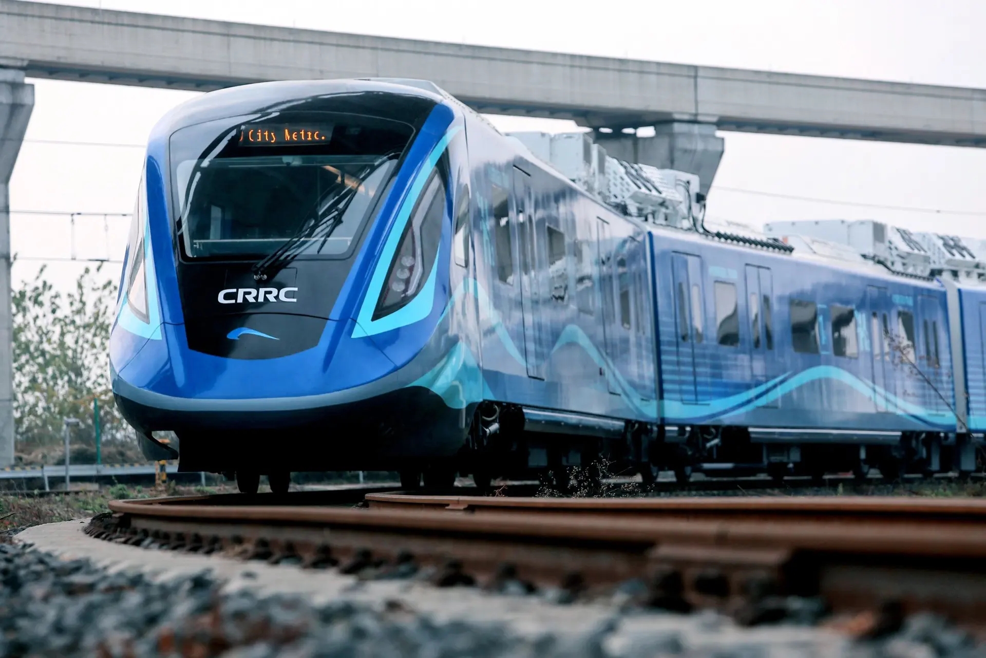 China’s New 100 MPH Train Runs On Hydrogen And Supercaps