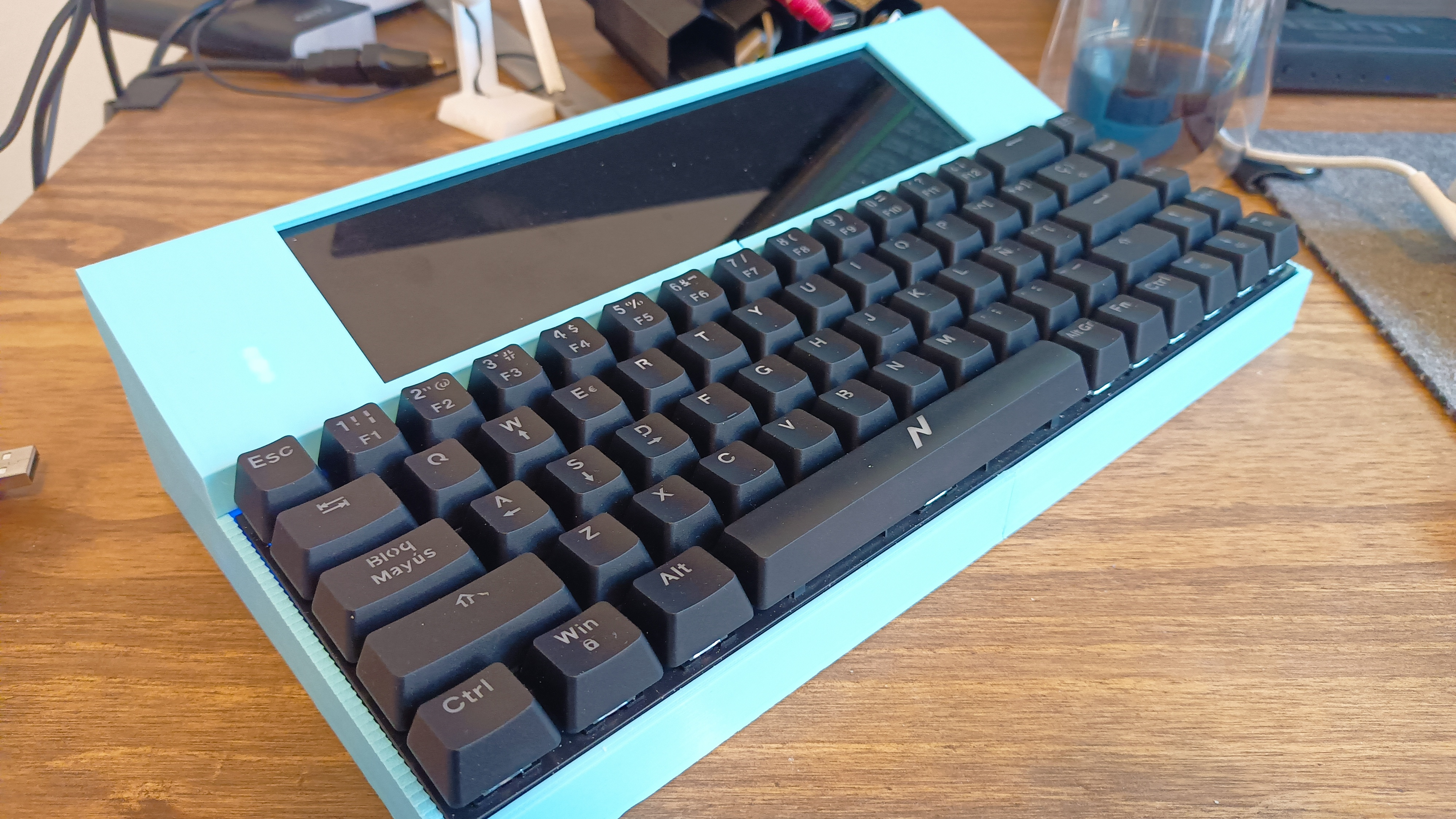TRS-80 Model 100 Inspires Cool Cyberdeck Build, 40 Years Down The Line