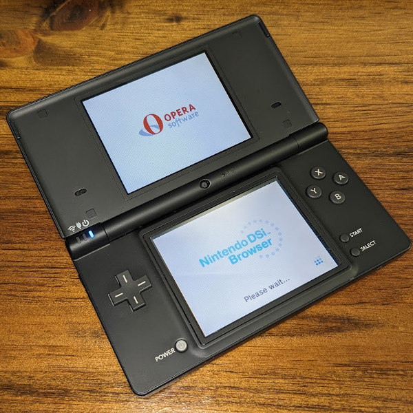 nintendo dsi including and 6 games