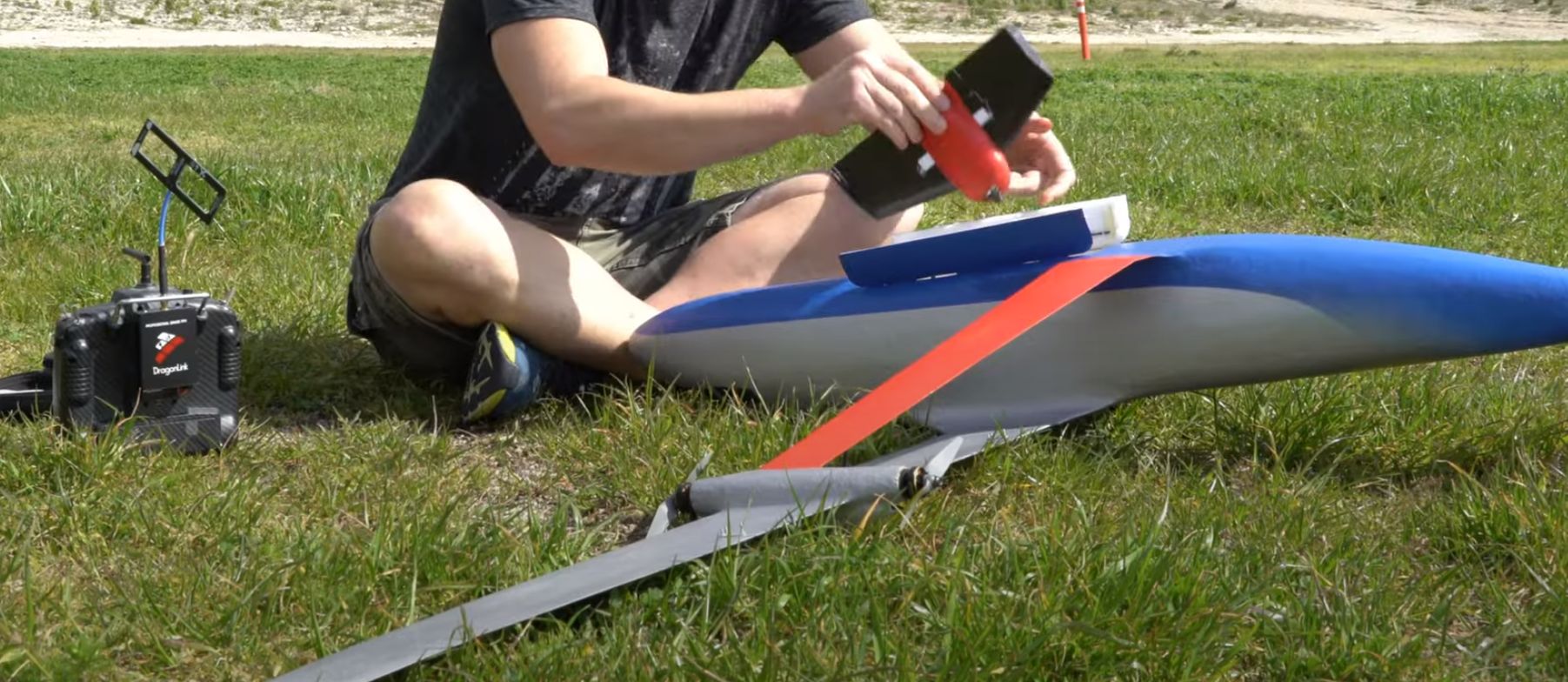 ギア ストラットを備えたモデル航空機の構築: センスかナンセンスか?