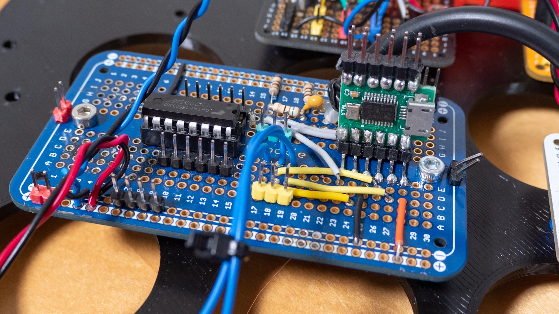 Read more about the article Building A Receiver With The ProgRock2 Programmable Crystal
