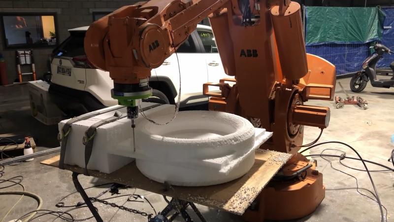 mount Smuk ignorere Retired Welding Robot Picks Up Side Hustle As CNC Router | Hackaday