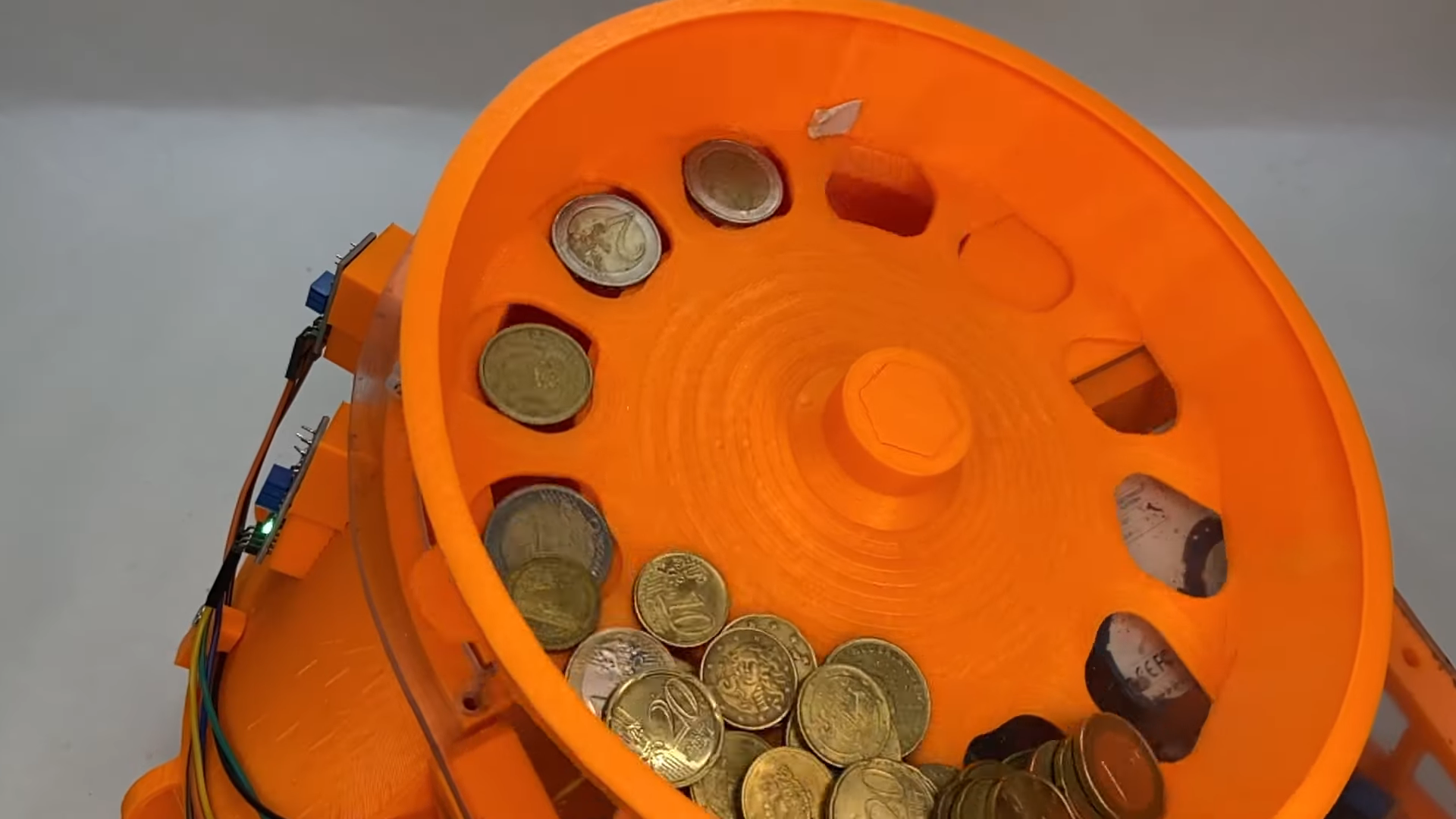 Automatic Coin Sorter Brings Order To Your Coin Jar
