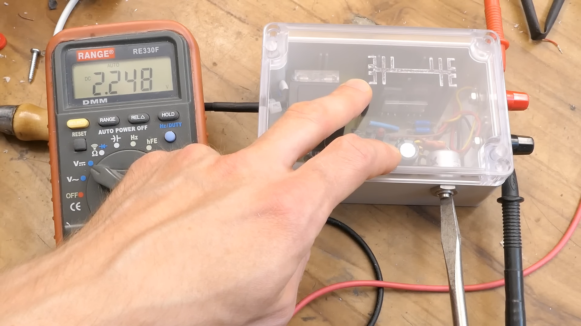 Linear Power Supply’s Current Limiter Is A Lesson In Simplicity