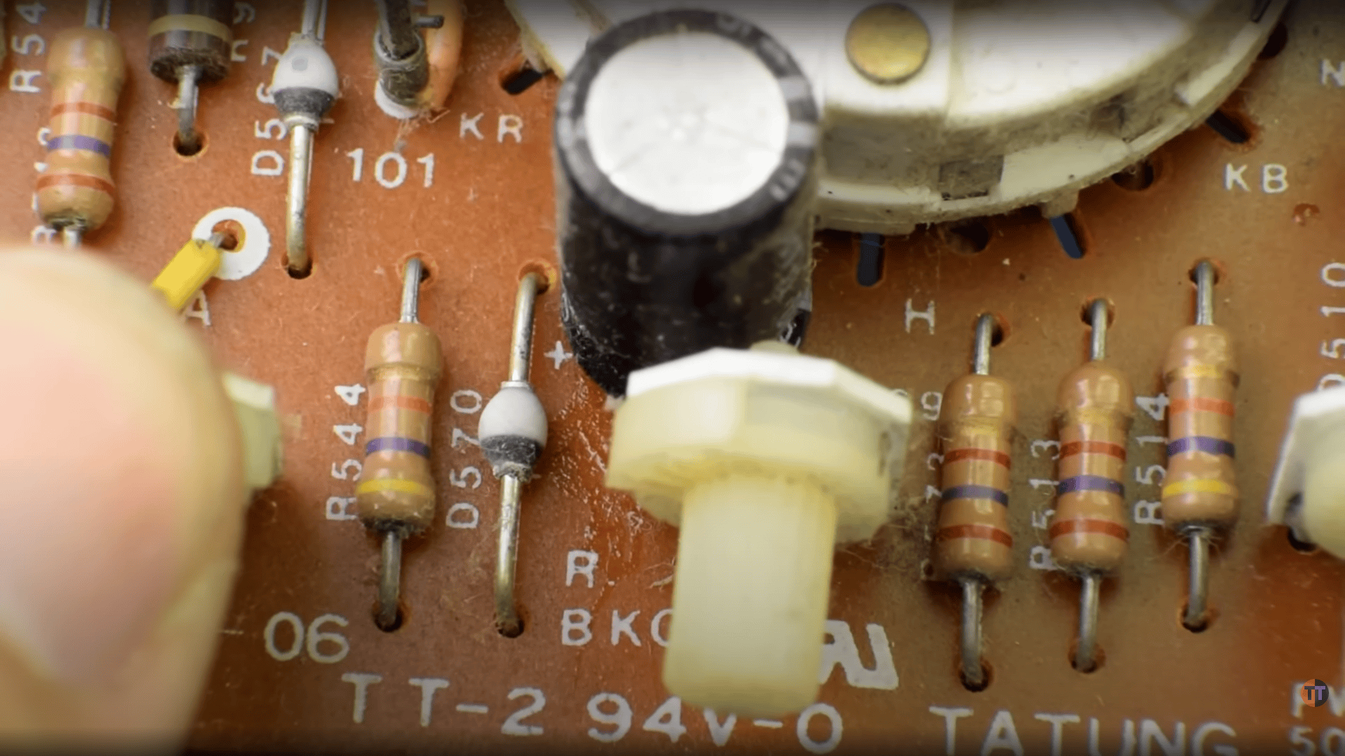 Protect Vintage Gear With Easy Capacitor Reforming | Hackaday