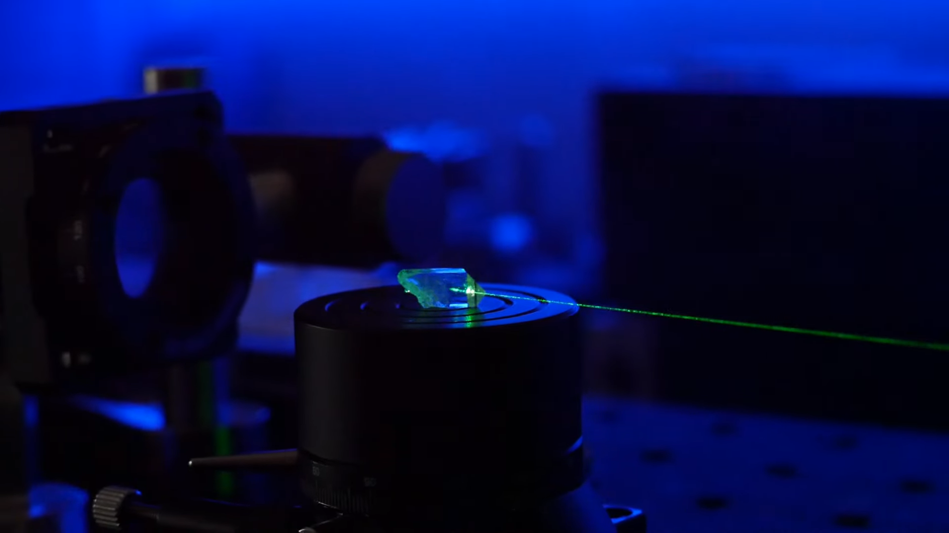 Uprawa prostych kryształów do eksperymentów z optyką nieliniową