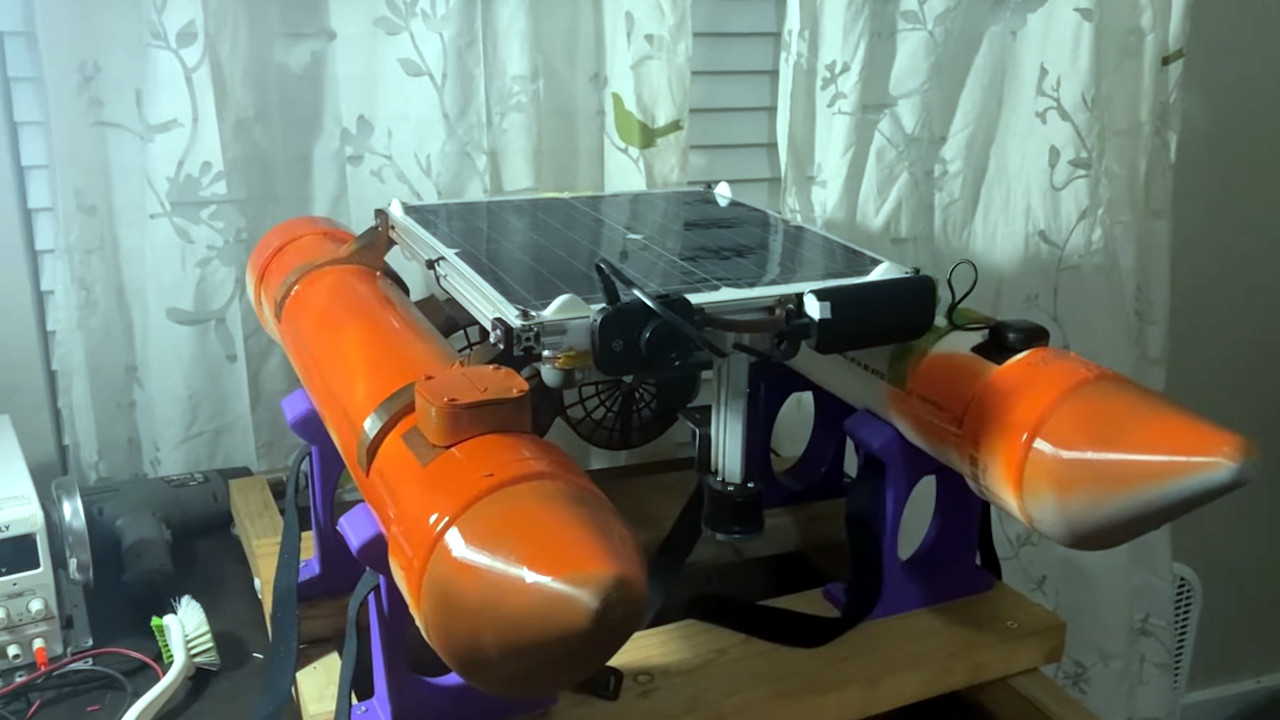 Mapping the depths with an autonomous solar boat