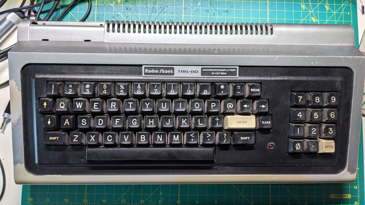 Restoring The Cheapest TRS-80 At The Swap Meet