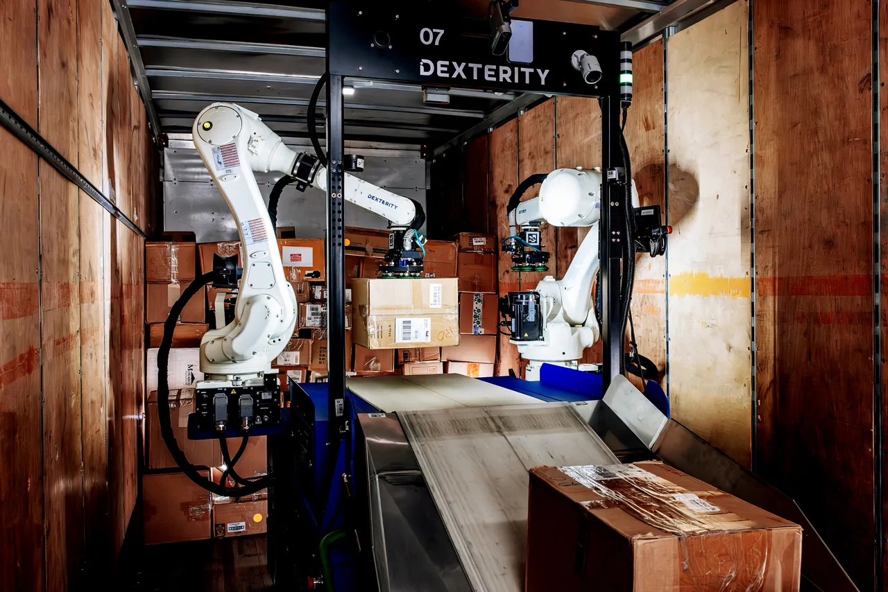 The FedEx robot solves complex packing problems