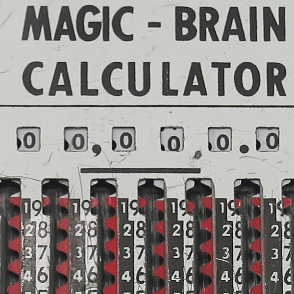Magic Brain Calculator - A vintage mechanical addiator type calculator,  1950-60s - Aluminium, Plastic, original packaging - Catawiki